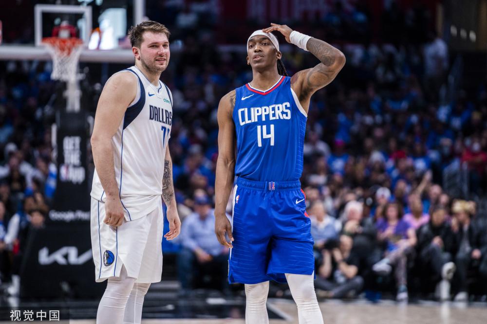 球迷们将期 球迷们将期