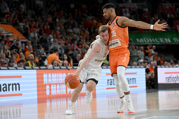 国足将其视 国足将其视