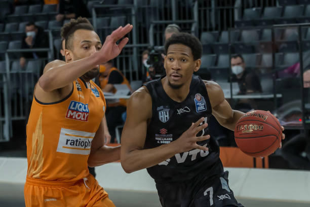 英媒：澳波遭遇下课危机 英联杯半决赛能否过关将成评估未来重要因素