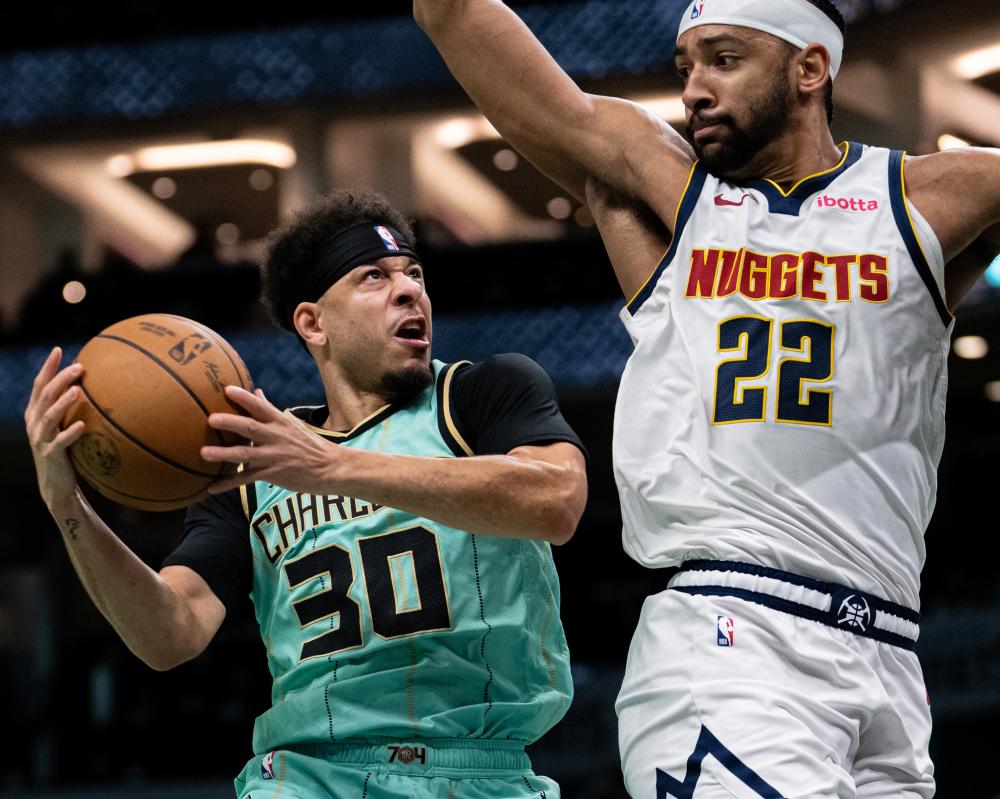 这使得他更 这使得他更