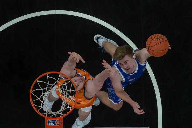 乒坛新星表现引发媒体关注