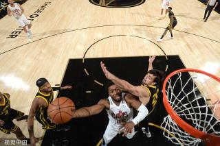 解说到了一个亚冠精英联赛的超巨失误…（解说直言：亚冠精英联赛超级球星酿成关键失误）